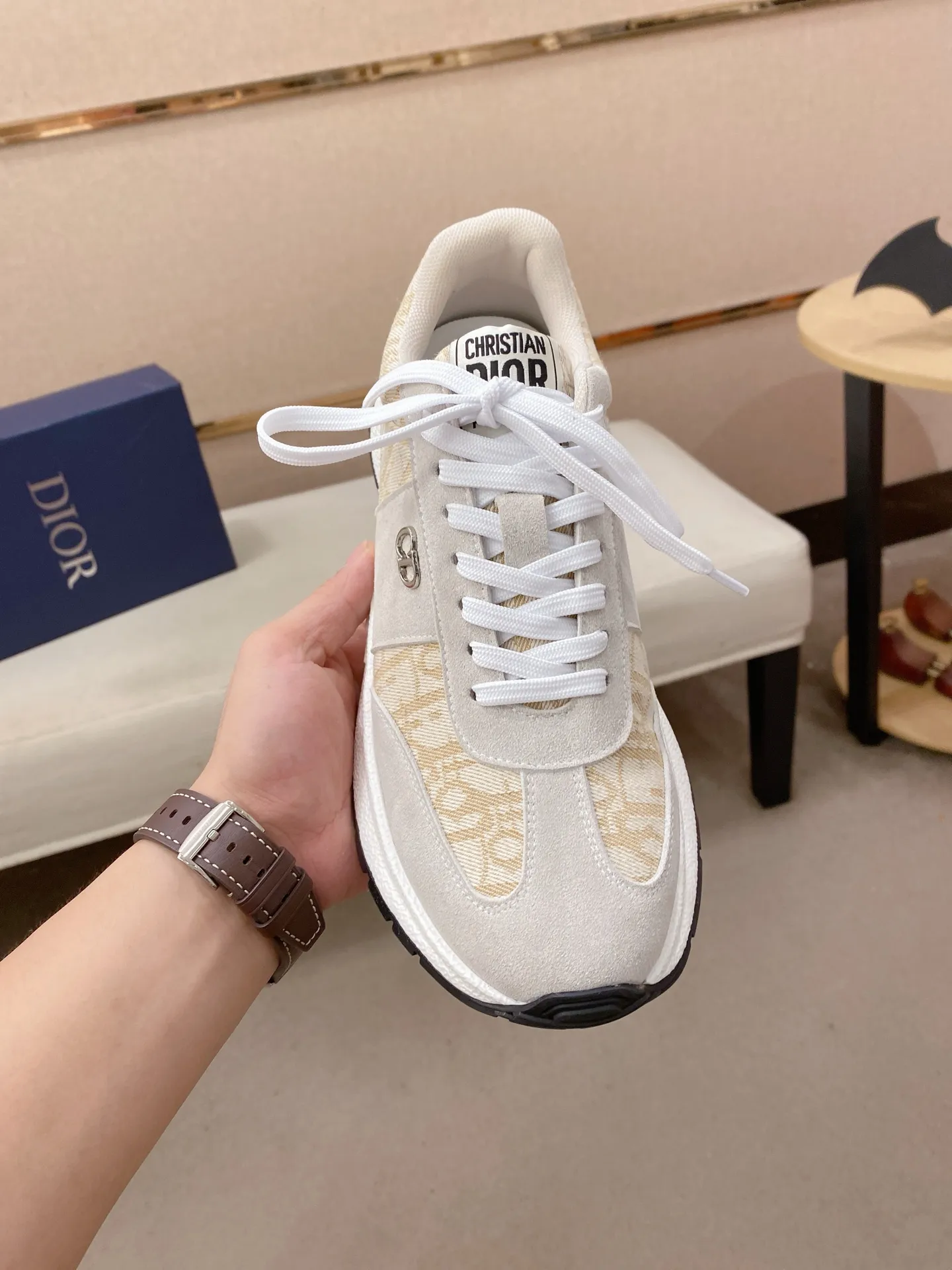 Men's shoes💰 462💰🇮🇹🇮🇹Dior d The new model is on sale at the same time at the counter. The upper 🇮🇹 is imported Italian first-layer cowhide, and the lining is fully imported sheepskin 💪💪. It is a complete 1⃣️ to 1⃣️ replica 🇮🇹💪💪, ⚠ Sole: The original sole is specially provided by the original factory. The exclusive movable molded sole is super comfortable. ⚠Original factory single goods, 🔍🔍high quality, you can enter and leave the counter at will, welcome to compare⚠. Code number: 38-44. Can be customized 45-46
